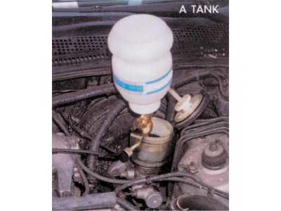 Приспособление для замены тормозной жидкости с заливным бачком от LICOTA Приспособление для замены тормозной жидкости с заливным бачком