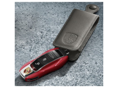Кожаный чехол для ключа от автомобиля Porsche, артикул 97004400040 от VAG Кожаный чехол для ключа от автомобиля Porsche, артикул 97004400040