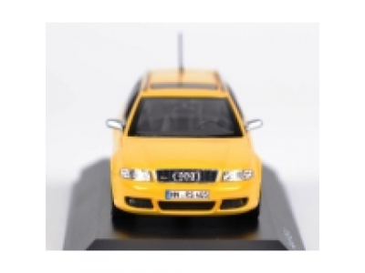 Модель автомобиля Audi RS4 Avant B5, Scale 1:43, Imola Yellow от VAG Модель автомобиля Audi RS4 Avant B5, Scale 1:43, Imola Yellow